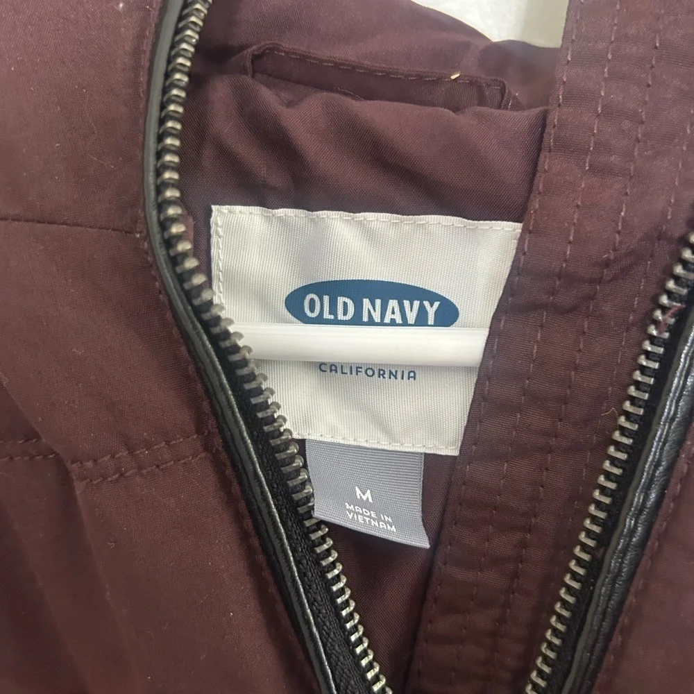 Old Navy Maroon Puffer Jacket with Faux Fur Hood | Size M | Mid-Thigh Length